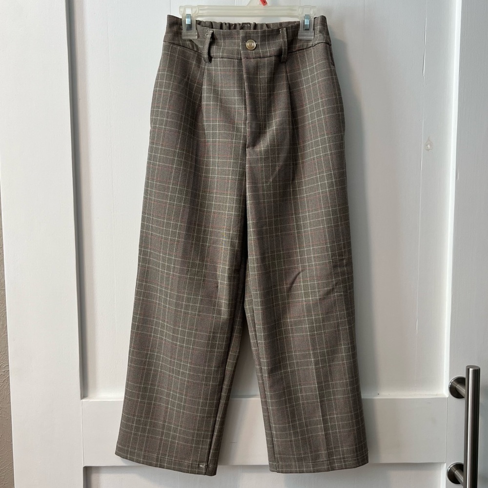 Wide-leg, stretchy plaid trousers for women